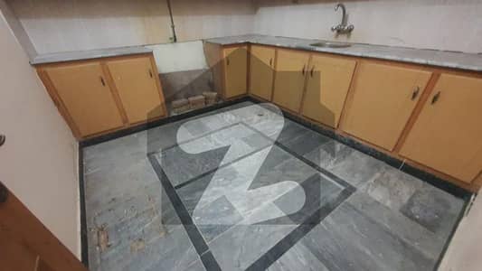 حیات آباد فیز 1 - ڈی4 حیات آباد فیز 1,حیات آباد,پشاور میں 3 کمروں کا 5 مرلہ بالائی پورشن 35.0 ہزار میں کرایہ پر دستیاب ہے۔