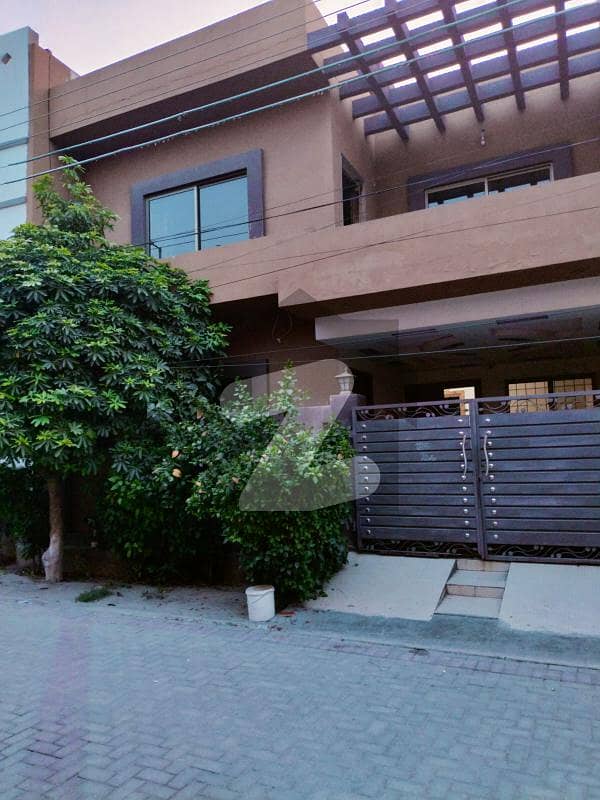 ایڈن گارڈن - بلاک ڈی ایڈن گارڈنز,فیصل آباد میں 4 کمروں کا 5 مرلہ مکان 1.9 کروڑ میں برائے فروخت۔