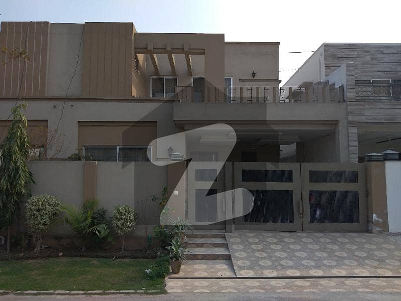 Buy your ideal 10 Marla House in a prime location of Lahore