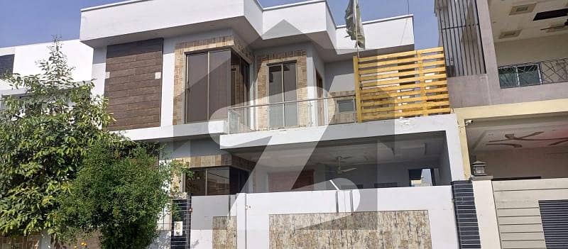 Idyllic Prime Location House Available In Wapda Town Phase 1 - Block E For sale