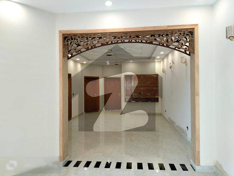 لیک سٹی ۔ سیکٹر ایم ۔ 2 لیک سٹی,رائیونڈ روڈ,لاہور میں 6 کمروں کا 10 مرلہ مکان 1.6 لاکھ میں کرایہ پر دستیاب ہے۔