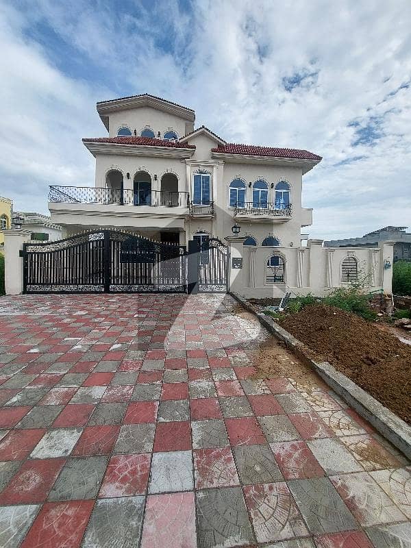 1 kanal House for sale at Main Double road