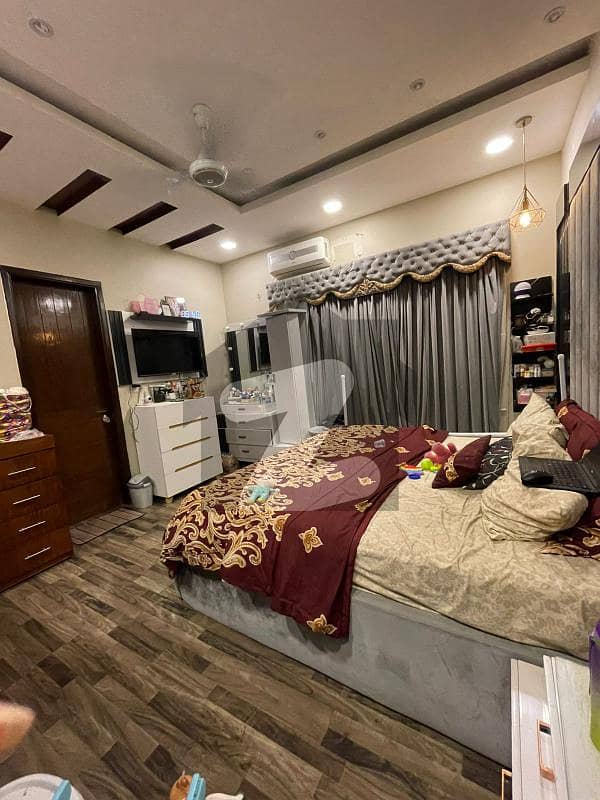 پی ای سی ایچ ایس جمشید ٹاؤن,کراچی میں 5 کمروں کا 9 مرلہ مکان 8.0 کروڑ میں برائے فروخت۔