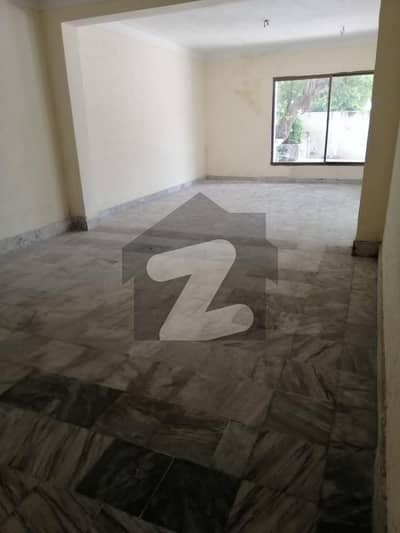 commercial building for rent in the heart of gulberg on MM Alarm road link
