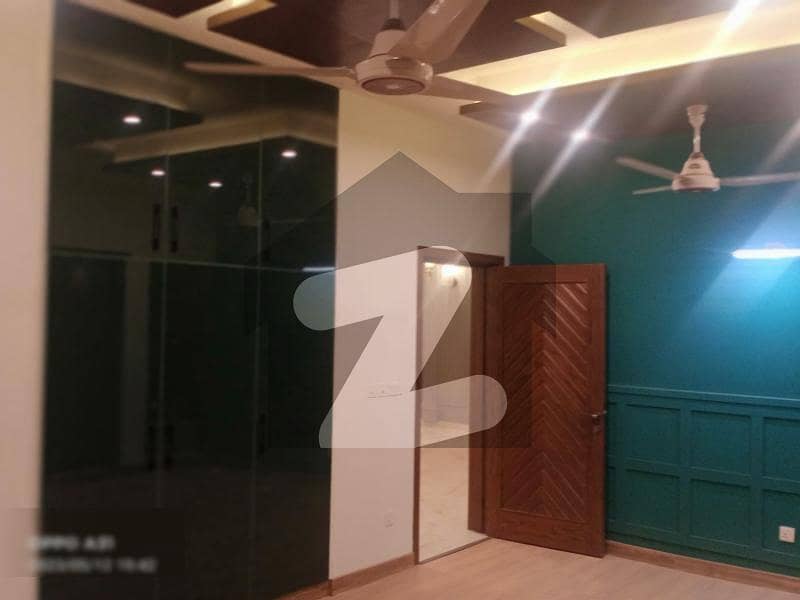 ڈی ۔ 12 اسلام آباد میں 5 کمروں کا 10 مرلہ مکان 10.2 کروڑ میں برائے فروخت۔