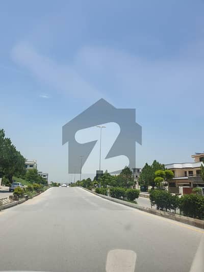 Central Park, South Open, Very Exclusive 1 Kanal Plot
