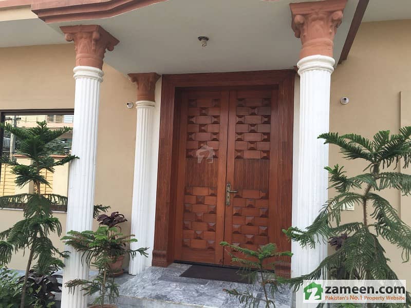 2 Kanal Old House For Sale in NFC
