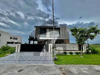 1 Kanal Brand New Double Heighted Modern Design House In Phase 7