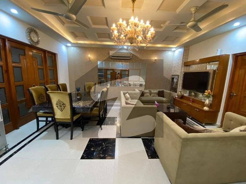 واپڈا ٹاؤن لاہور میں 5 کمروں کا 10 مرلہ مکان 1.2 لاکھ میں کرایہ پر دستیاب ہے۔