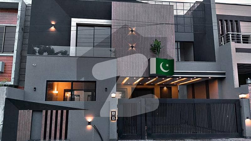 Fair-Priced Prime Location 10 Marla House Available In Wapda Town Phase 2 - Block S