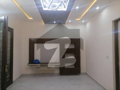 5 Marla Flat Situated In Johar Town For sale