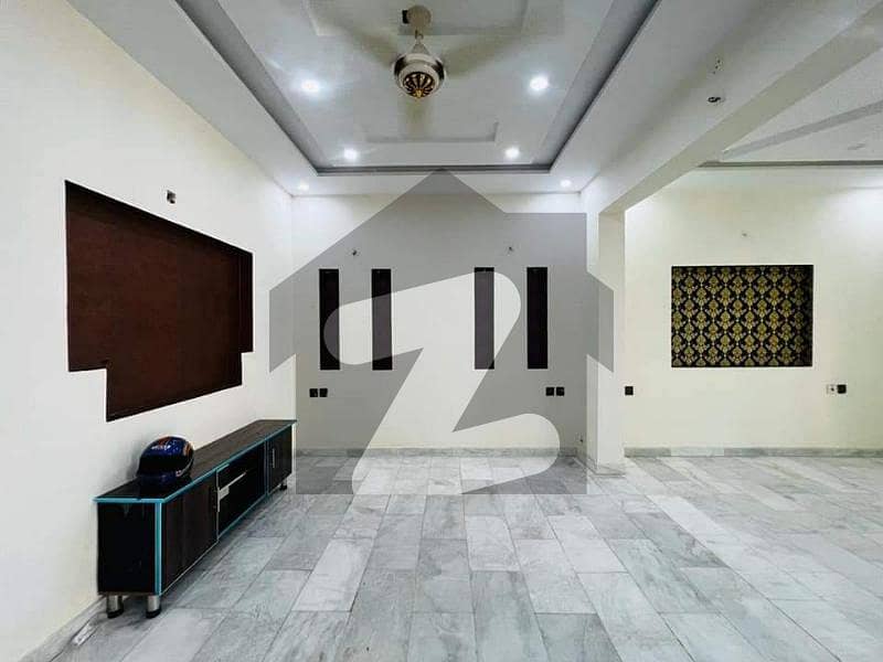 کماہاں روڈ لاہور میں 3 کمروں کا 7 مرلہ مکان 18.0 ہزار میں کرایہ پر دستیاب ہے۔
