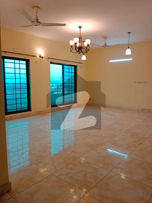 A Well Maintained Apartment Having Area 10 Marla & 3 Bed For Sale In Askari 11