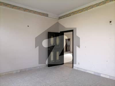 1 Kanal Lower Portion Situated In Model Town - Block F For rent