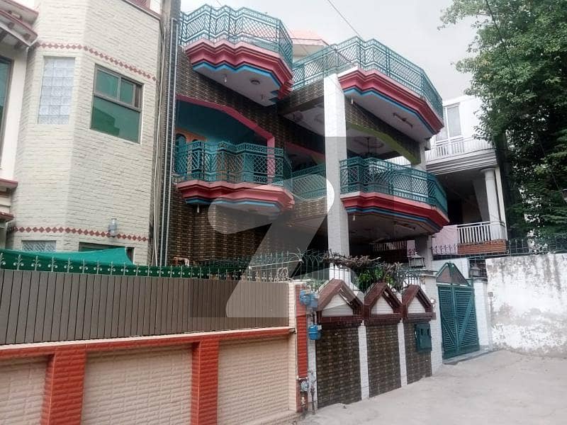 سیٹیلائیٹ ٹاؤن - بلاک اے سیٹیلائیٹ ٹاؤن,راولپنڈی میں 5 کمروں کا 10 مرلہ مکان 7.2 کروڑ میں برائے فروخت۔