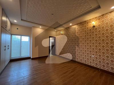 کینال گارڈن ۔ بلاک اے کینال گارڈن,لاہور میں 6 کمروں کا 10 مرلہ مکان 3.07 کروڑ میں برائے فروخت۔