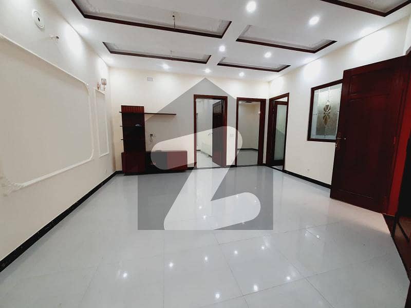 نشیمنِ اقبال لاہور میں 5 کمروں کا 7 مرلہ مکان 2.48 کروڑ میں برائے فروخت۔