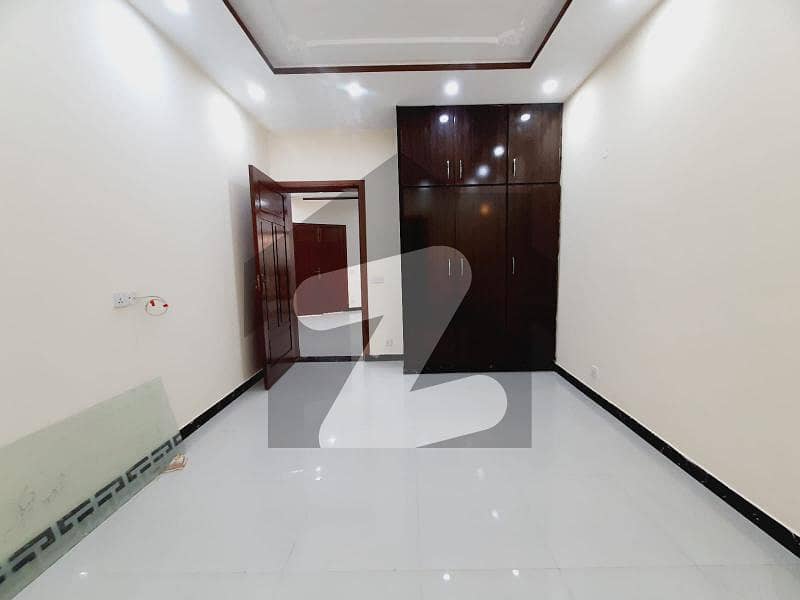 آئی ای پی انجینئرز ٹاؤن لاہور میں 5 کمروں کا 7 مرلہ مکان 2.44 کروڑ میں برائے فروخت۔