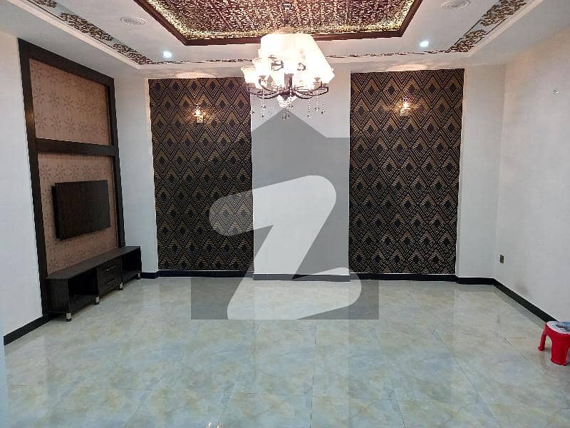 یو ای ٹی ہاؤسنگ سوسائٹی لاہور میں 2 کمروں کا 10 مرلہ زیریں پورشن 40.0 ہزار میں کرایہ پر دستیاب ہے۔