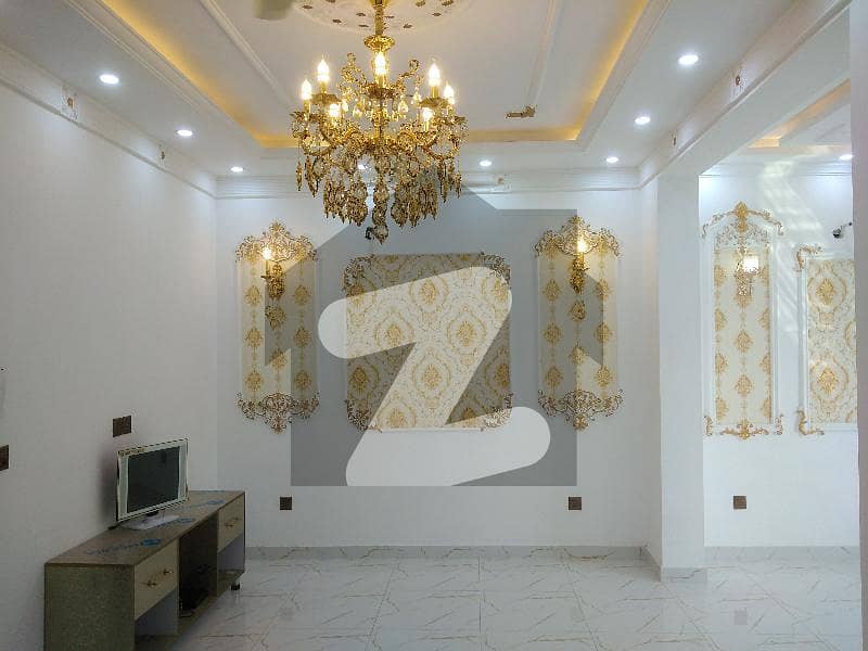 شنگھائی روڈ لاہور میں 3 کمروں کا 5 مرلہ مکان 2.35 کروڑ میں برائے فروخت۔