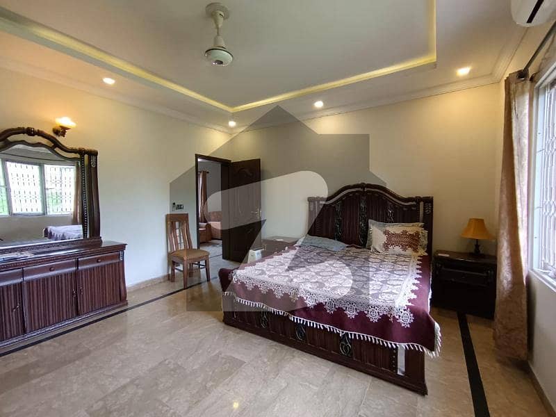 FULLY FURNISHED UPPER PORTION IN PRIME LOCATION