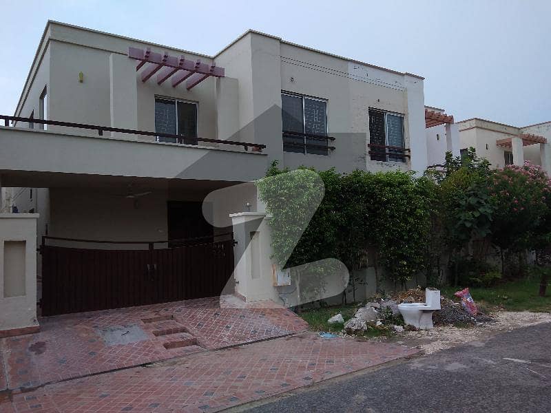 Ideal Prime Location 10 Marla House Available In Paragon City