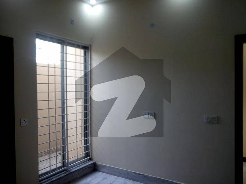 اعوان مارکیٹ فیروزپور روڈ,لاہور میں 3 کمروں کا 3 مرلہ مکان 40.0 لاکھ میں برائے فروخت۔