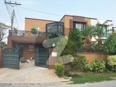 12 Marla Corner And Park Face  Furnished House Available For Rent