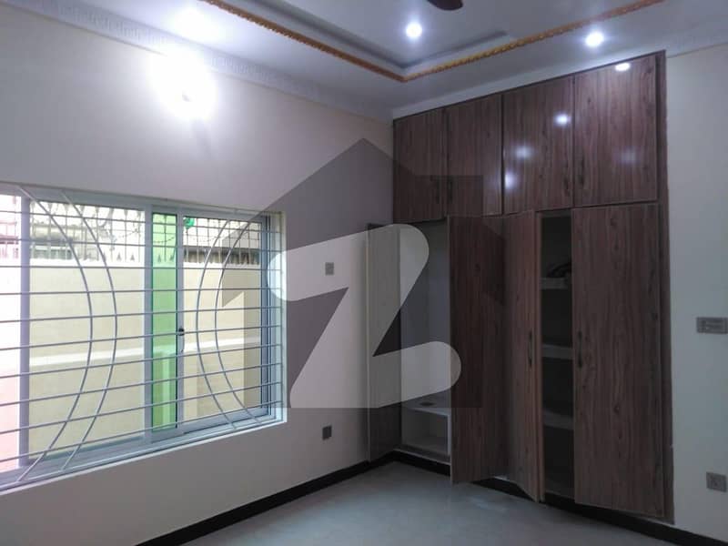 5 Marla Lower Portion In Central Satellite Town - Block F For rent