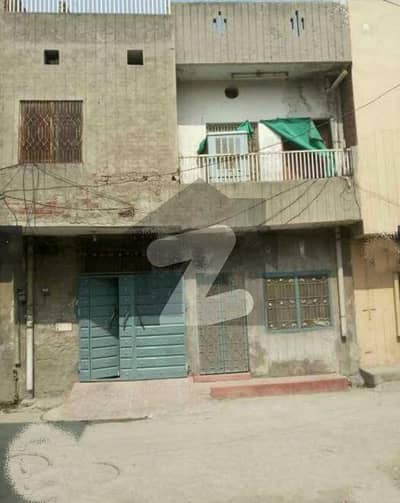 Double story house separate kitchen bath bed rooms , 1 store also bijli pani gas gali 15 foot a U shape society H# 37/A , street no. 166 , college road back side of shalamar Bagh
Serious buyers contact