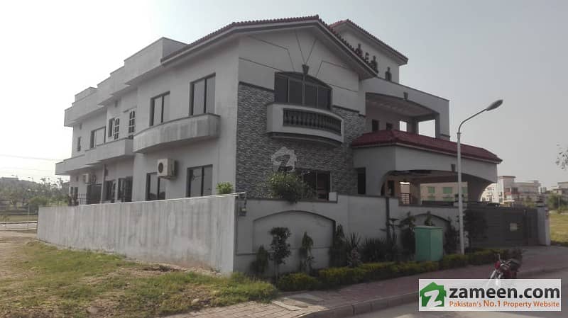 Upper Portion Of 22 Marla Luxurious House At Awesome Location