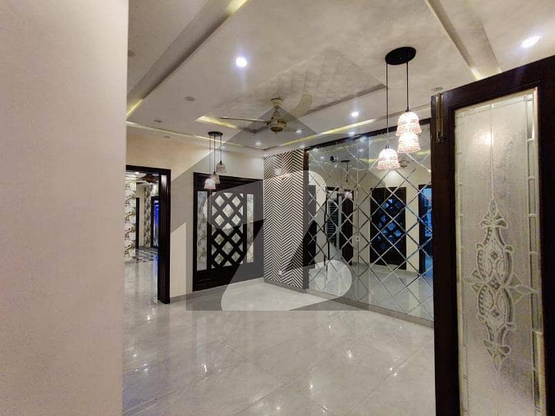 جوہر ٹاؤن فیز 2 جوہر ٹاؤن,لاہور میں 6 کمروں کا 12 مرلہ مکان 6.25 کروڑ میں برائے فروخت۔