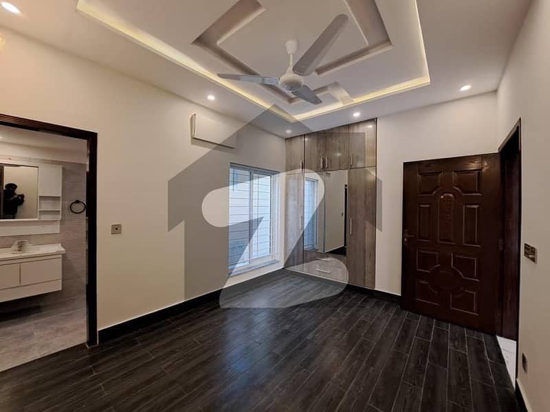 Beautiful upper portion for rent in state life