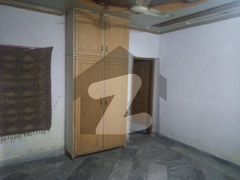 علامہ اقبال ٹاؤن ۔ جہانزیب بلاک علامہ اقبال ٹاؤن,لاہور میں 3 کمروں کا 3 مرلہ مکان 40.0 ہزار میں کرایہ پر دستیاب ہے۔