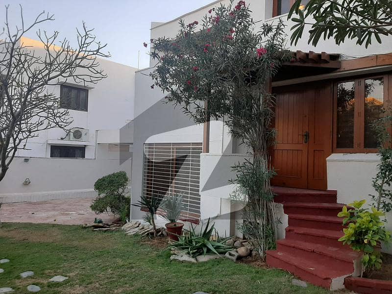 ڈی ایچ اے فیز 5 ڈی ایچ اے ڈیفینس,کراچی میں 5 کمروں کا 1 کنال مکان 9.5 کروڑ میں برائے فروخت۔