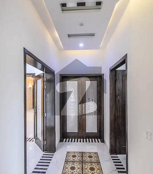 میٹرو ایوینیو فیروزپور روڈ,لاہور میں 5 کمروں کا 6 مرلہ مکان 1.95 کروڑ میں برائے فروخت۔
