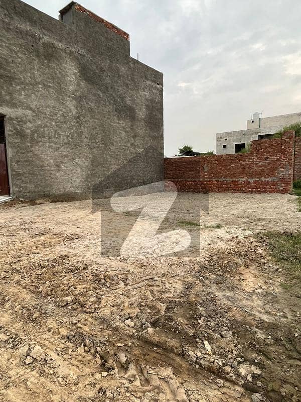کاہنہ لاہور میں 3 کمروں کا 4 مرلہ رہائشی پلاٹ 26.0 لاکھ میں برائے فروخت۔