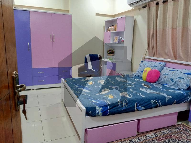 ڈی ایچ اے فیز 6 ڈی ایچ اے,کراچی میں 4 کمروں کا 10 مرلہ فلیٹ 4.0 کروڑ میں برائے فروخت۔