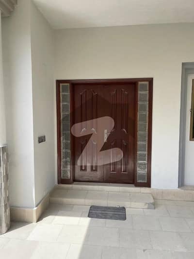 Town House 300 yards , Well maintained society boundary wall
6 bed rooms, attached bathroom 
2 kitchens, servant Quarter 
24/7 Sweet Water 
Block 5,