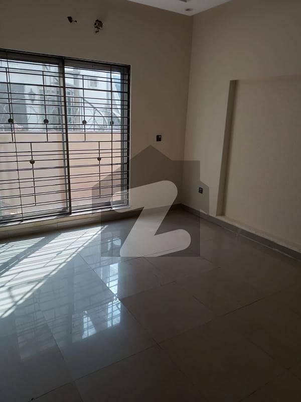 10 Marla 2 Bed Upper Portion For Rent In DHA Phase 8