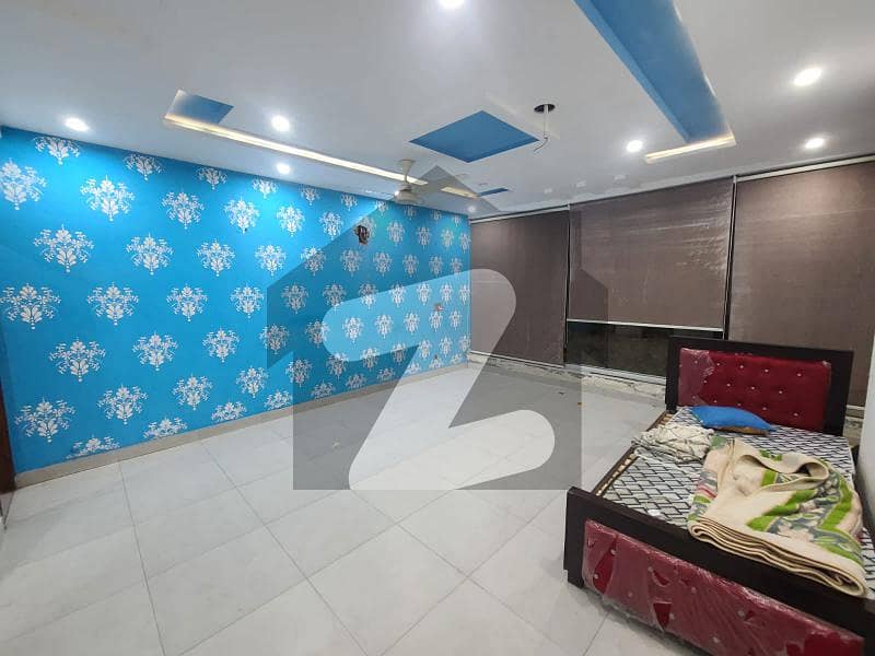 بحریہ ٹاؤن ۔ بلاک اے اے بحریہ ٹاؤن سیکٹرڈی,بحریہ ٹاؤن,لاہور میں 3 کمروں کا 2 مرلہ عمارت 2.1 کروڑ میں برائے فروخت۔