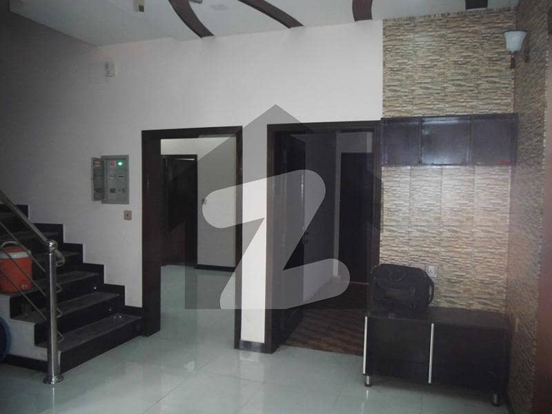 1 Kanal upper portion available for rent gas available