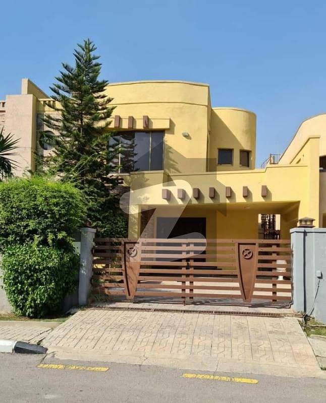 11 Marla House Beautiful location For Rent in Bahria Town Phase 7 Safari Villas 2