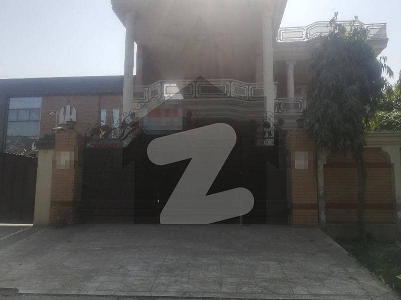ریوینیو سوسائٹی لاہور میں 10 مرلہ عمارت 4.5 کروڑ میں برائے فروخت۔