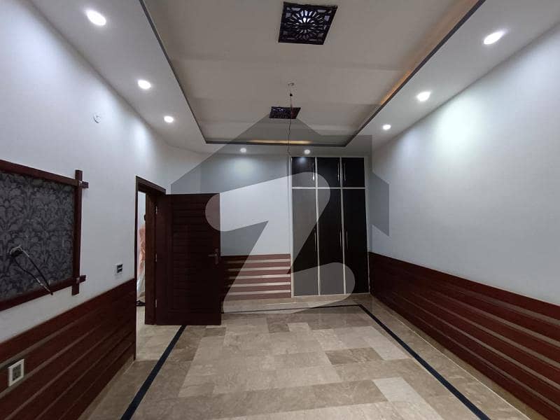 حسن ولاز فیصل آباد میں 3 کمروں کا 4 مرلہ مکان 1.3 کروڑ میں برائے فروخت۔