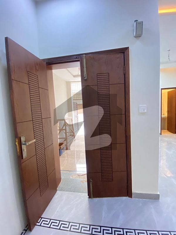 یو بی ایل ہاؤسنگ سوسائٹی لاہور میں 4 کمروں کا 4 مرلہ مکان 1.4 کروڑ میں برائے فروخت۔