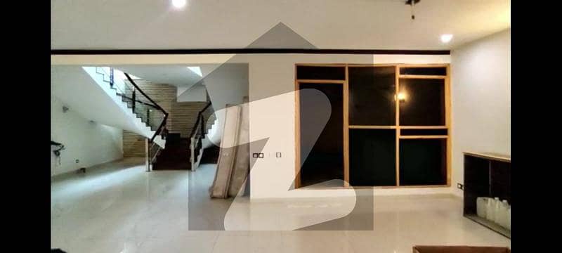 ڈی ایچ اے فیز 8 - زون اے ڈی ایچ اے فیز 8,ڈی ایچ اے ڈیفینس,کراچی میں 6 کمروں کا 2 کنال مکان 20.0 کروڑ میں برائے فروخت۔