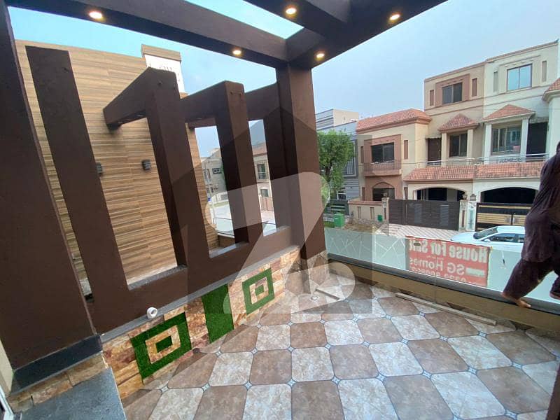 10 MARLA LUXARY FULL HOUSE FOR RENT IN IQBAL BLOCK BAHRIA TOWN LAHORE
