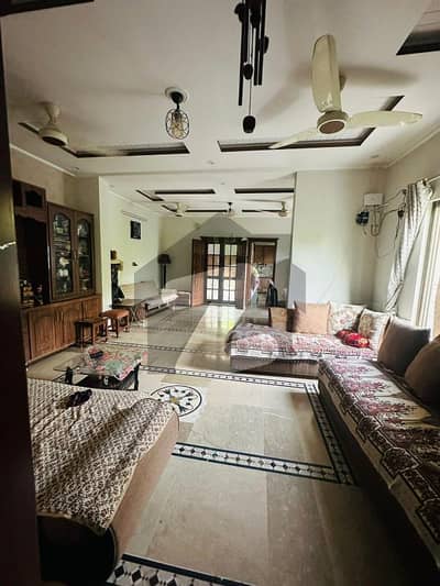 مری روڈ راولپنڈی میں 7 کمروں کا 3 مرلہ مکان 3.25 کروڑ میں برائے فروخت۔