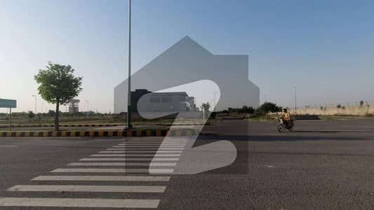 ڈی ایچ اے فیز 7 - بلاک یو فیز 7,ڈیفنس (ڈی ایچ اے),لاہور میں 1 کنال رہائشی پلاٹ 2.87 کروڑ میں برائے فروخت۔